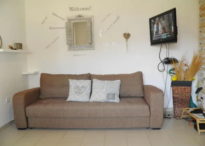 Charmante In Mit Eigener Terrasse By Interhome Apartman