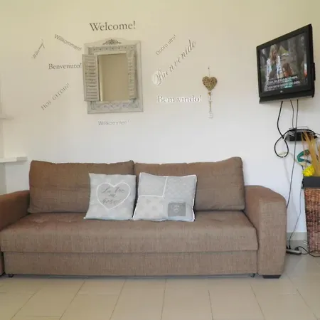 Charmante In Mit Eigener Terrasse By Interhome Apartmán